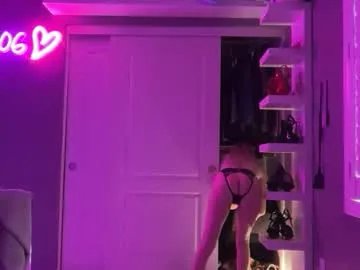 alexispaige06 — Current Goal: Strip me naked  once countdown reaches zero -- Next Goal: PUssy tease  -- Cum join with me ;)