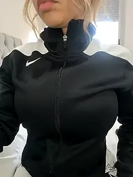 Alyssa_76 on StripChat